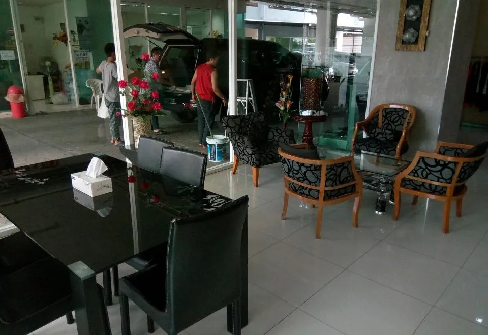 Aryan Suites