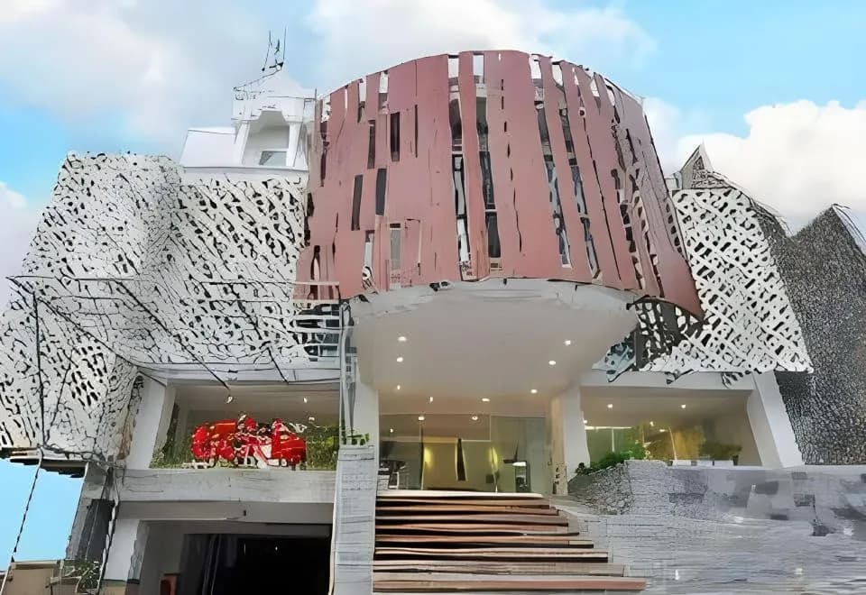 Tickle Hotel