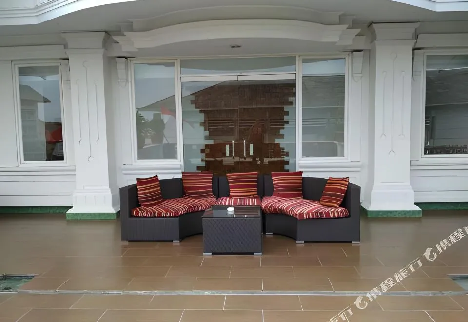 Tickle Hotel