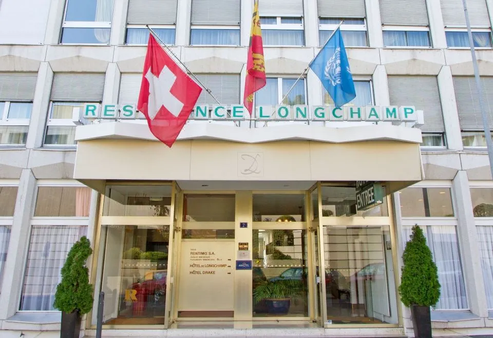Drake Longchamp