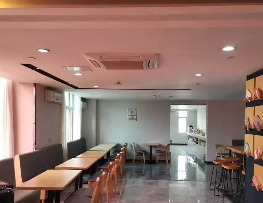 Life Hotel(Guangzhou Gangding Metro Station Zhongshan Third Hospital Branch)