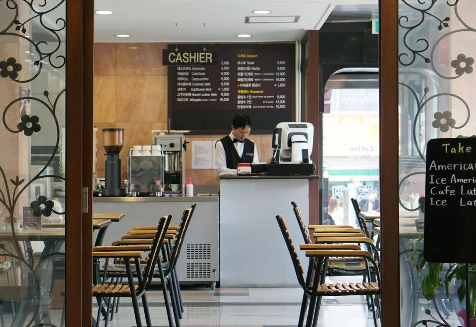 Insadong Crown Hotel