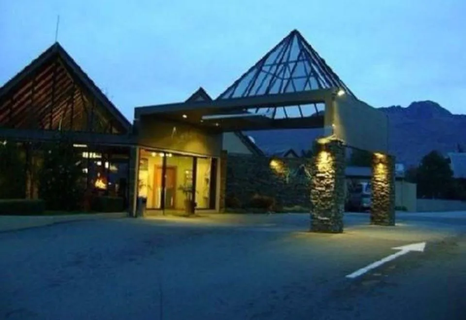 Kamana Lakehouse