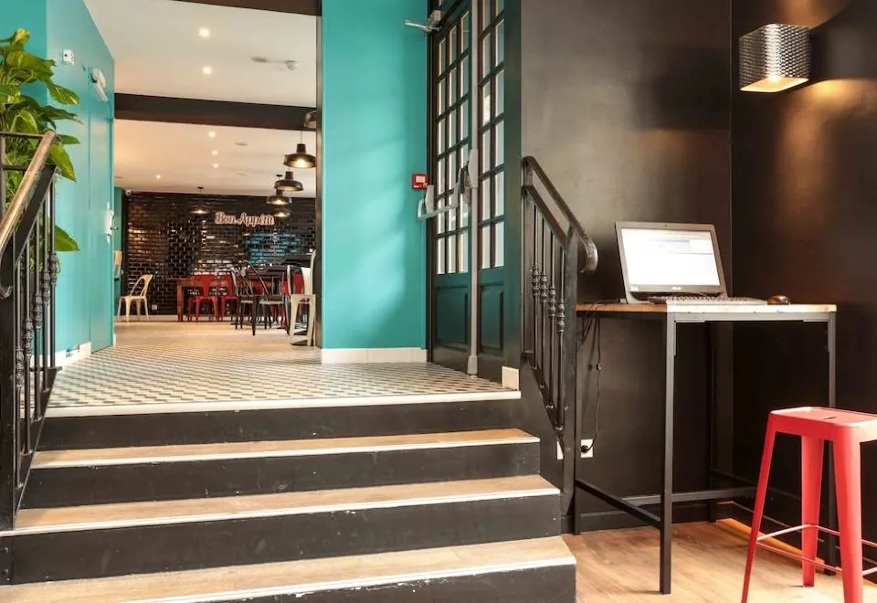 Arty Paris Porte de Versailles by River