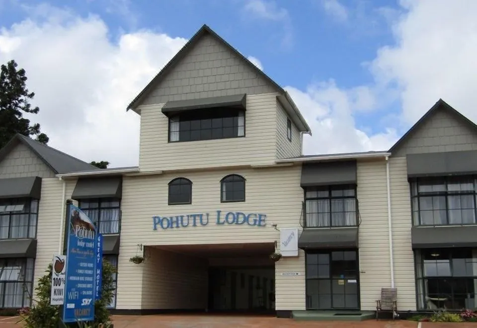 Pohutu Lodge Motel