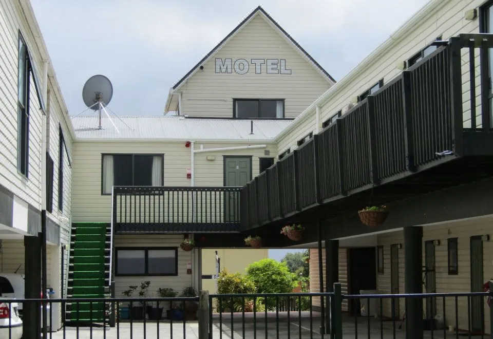 Pohutu Lodge Motel