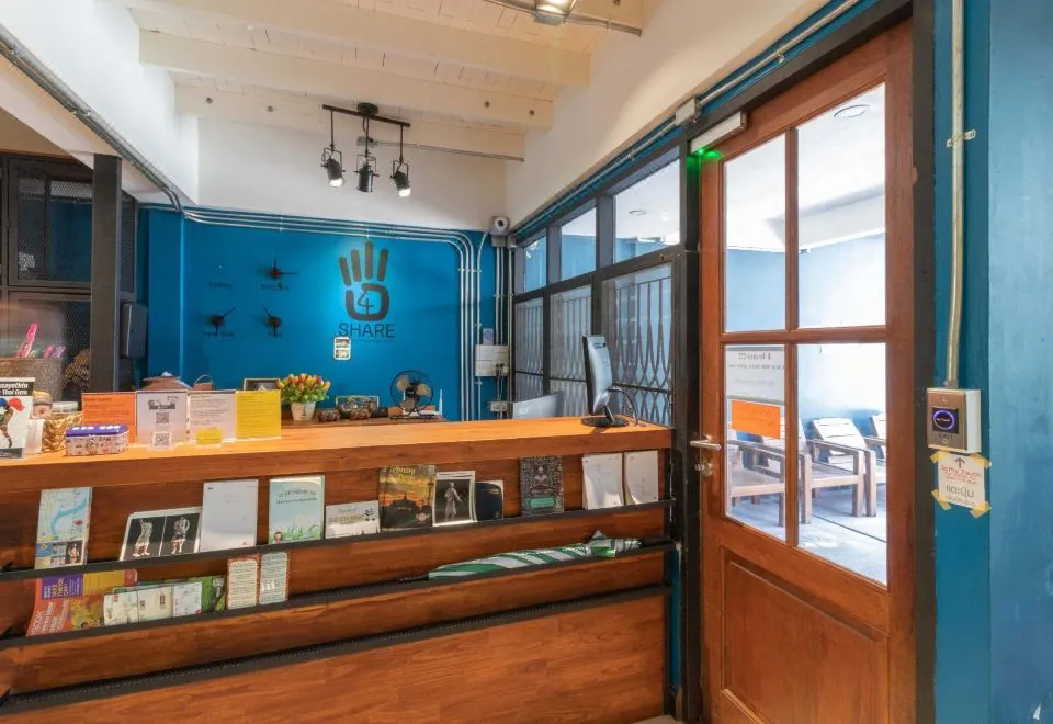 4Share Hostel - Adults Only