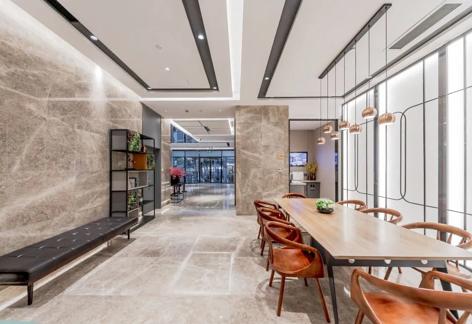 Rujia Business Travel Hotel (No.350 South Shanxi Road Huangpu District/471 East Beijing Road