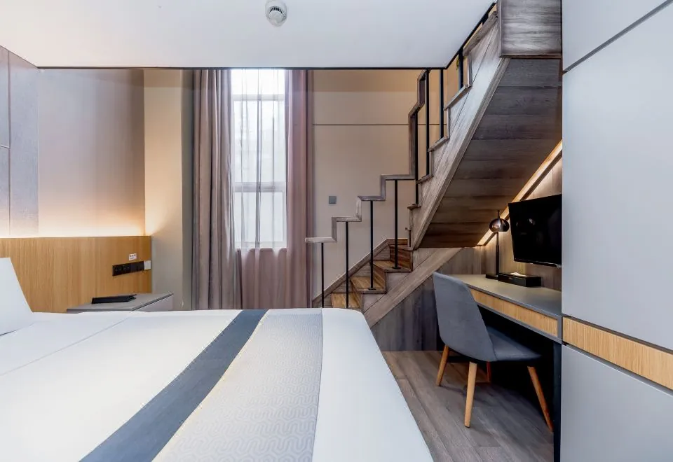 Rujia Business Travel Hotel (No.350 South Shanxi Road Huangpu District/471 East Beijing Road