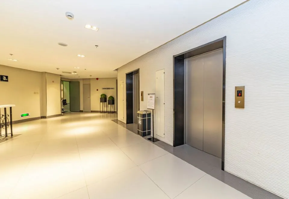 Home Inn (Shanghai the North Bund Dalian Road Metro Station)