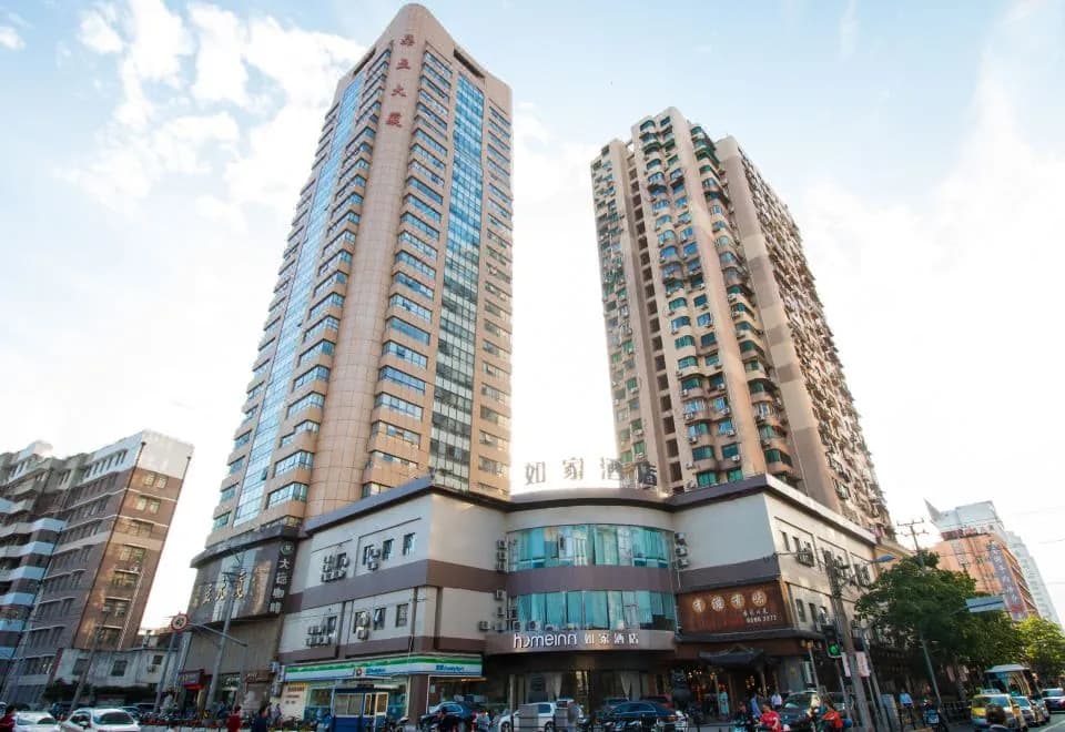 Home Inn (Shanghai the North Bund Dalian Road Metro Station)