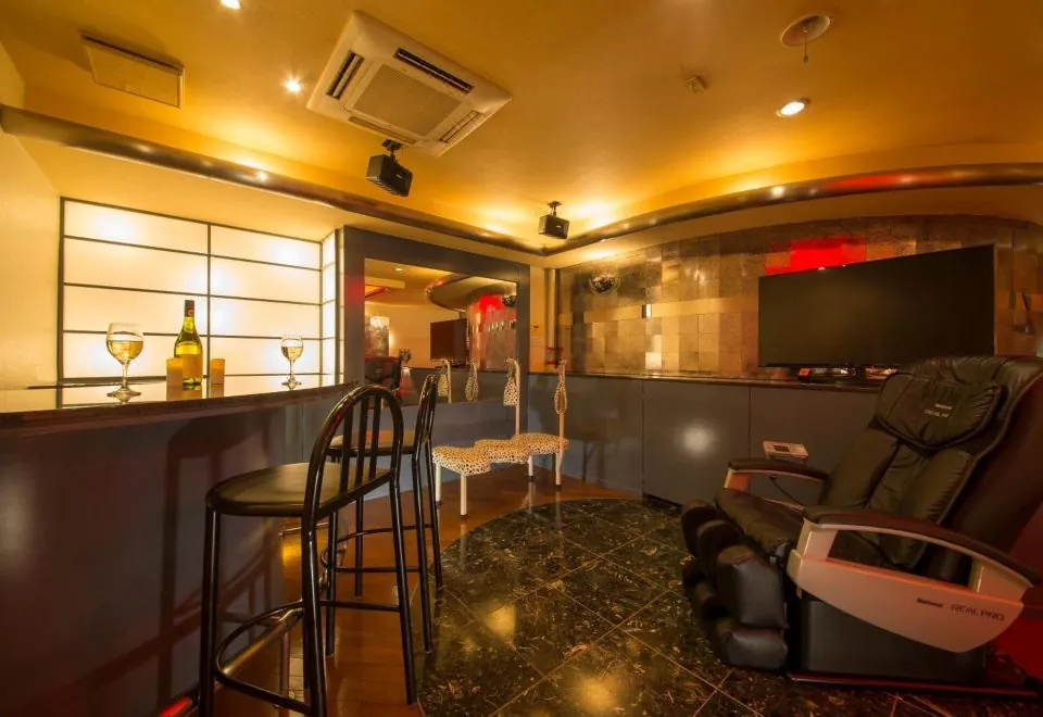 Sakuranomiya Towers Hotel (Adult Only)