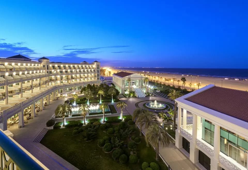 Las Arenas Balneario Resort