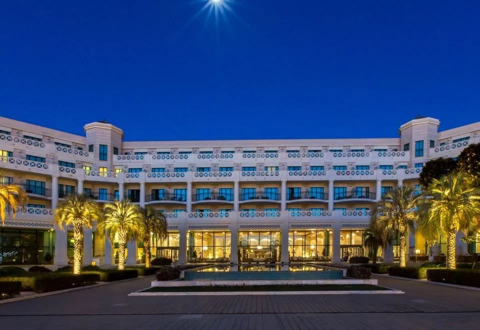 Las Arenas Balneario Resort