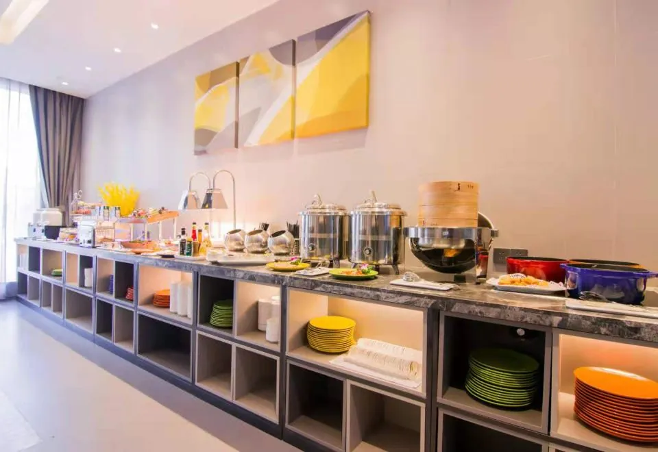Home Inn Selected(Shanghai North Sichuan Road Baoshan Road subway station store)