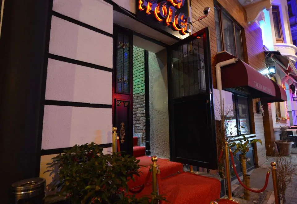 Letter Hotel