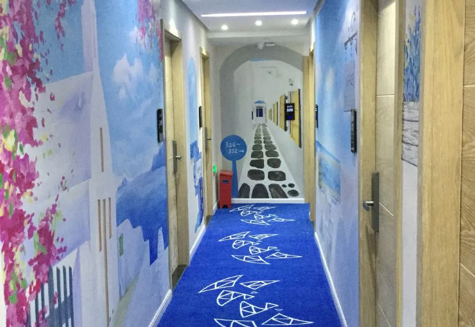 Jinglai Hotel (Shanghai Lujiazui Century Avenue subway station store)