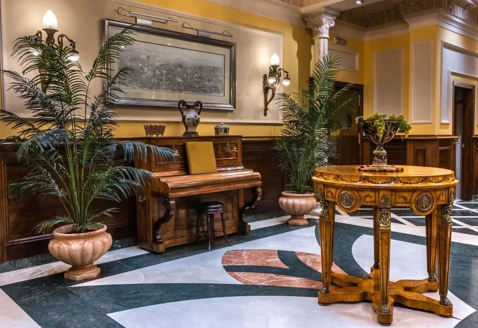 Hotel Reina Cristina