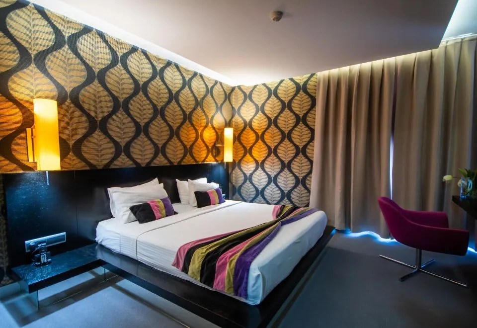 Vernazza Suites Hotel