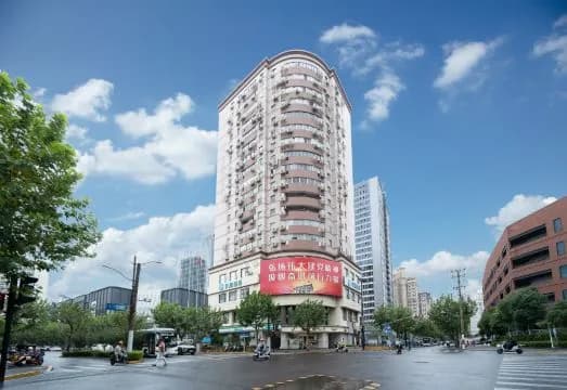 Home Inn Plus (Shanghai Jiangning Road Yufo Temple)