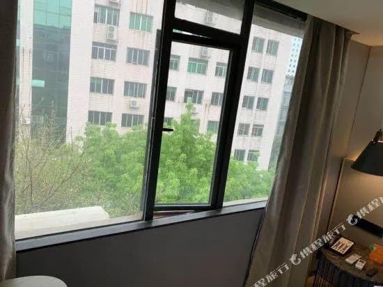 Life Hotel (Ouzhuang Metro Station)
