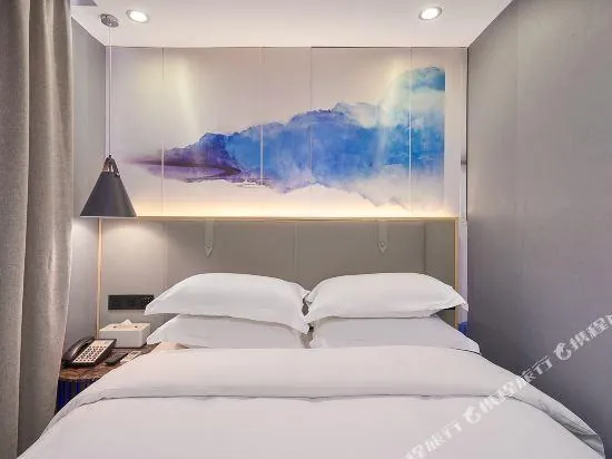 Life Hotel (Ouzhuang Metro Station)