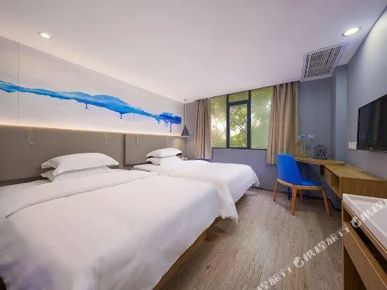 Life Hotel (Ouzhuang Metro Station)