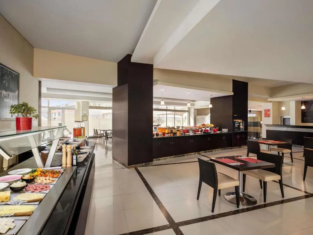 Ibis Muscat