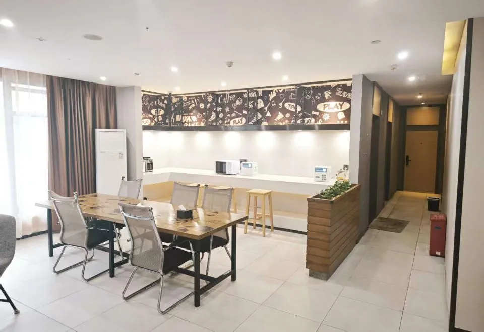 IU Hotel (Guangzhou Sun Yat-Sen University North Gate Square)