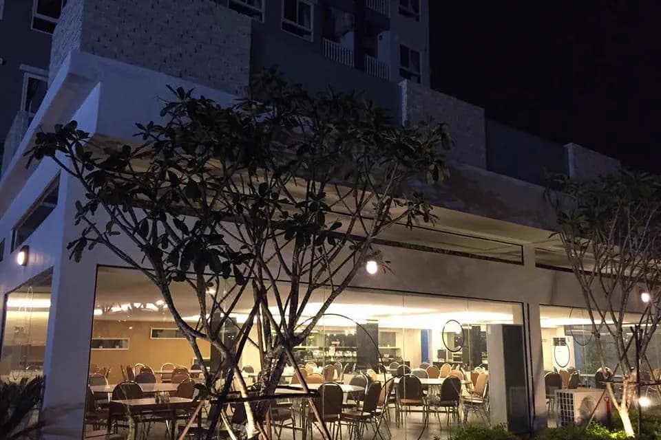 Leenova Hotel