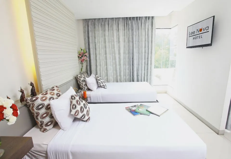 Leenova Hotel