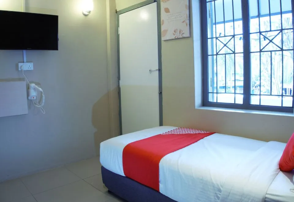 OYO 90121 Summer House Bed & Café