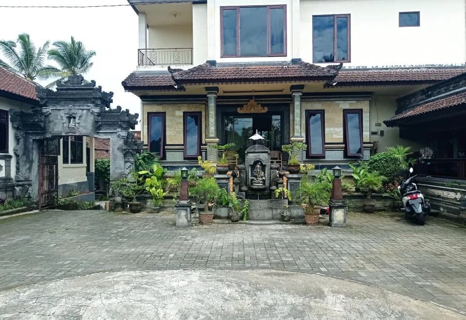 Hotel Mawar Sari Mitra RedDoorz