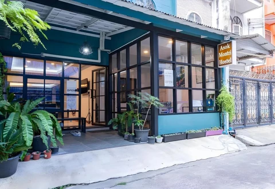 Asok Montri Hostel