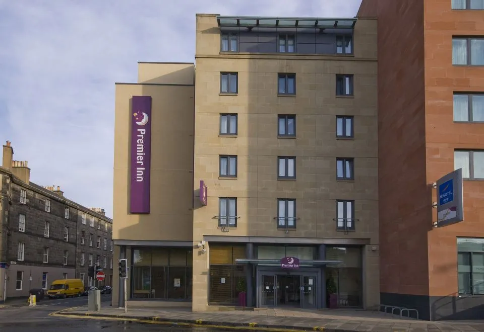Premier Inn Edinburgh City Centre (Lauriston Place)