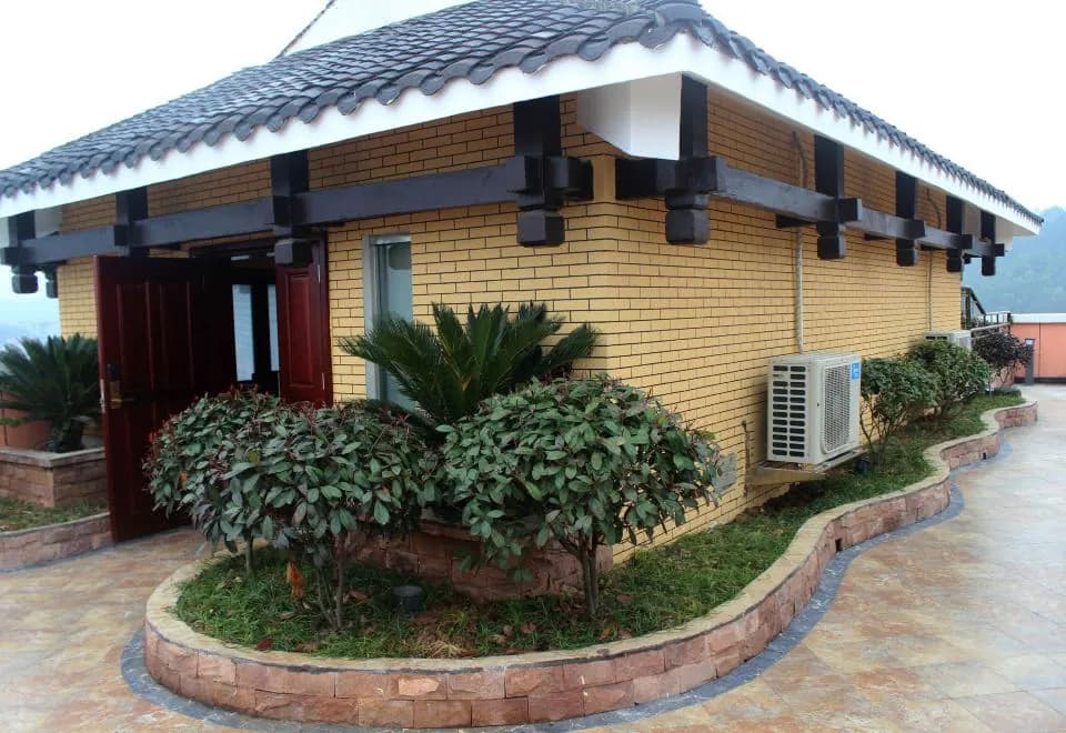 Tianmen Business Hotel