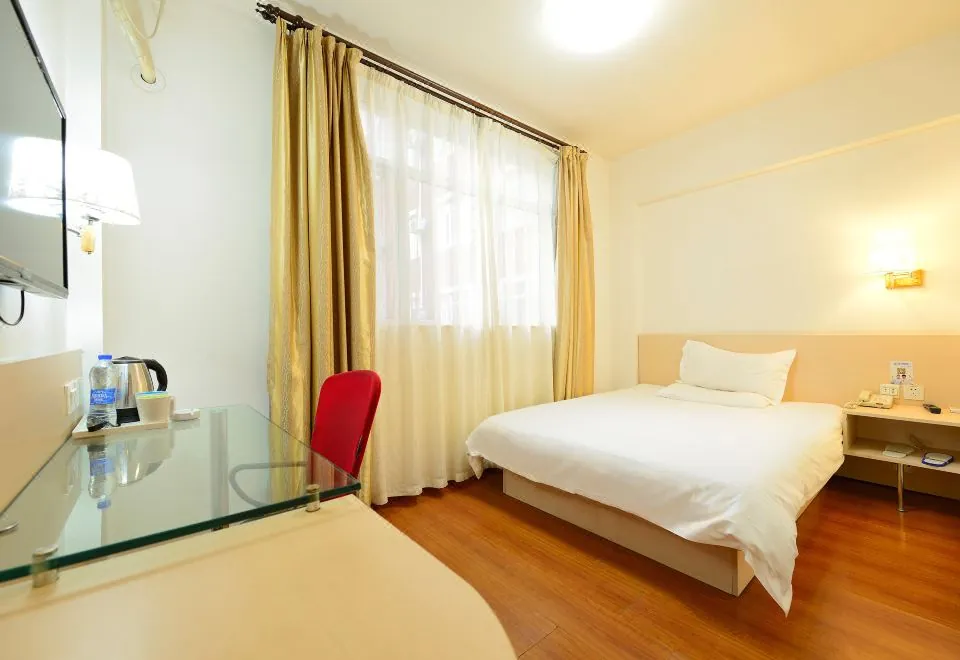 Hanting Hotel (Shanghai Lujiazui Zhangyang Road)