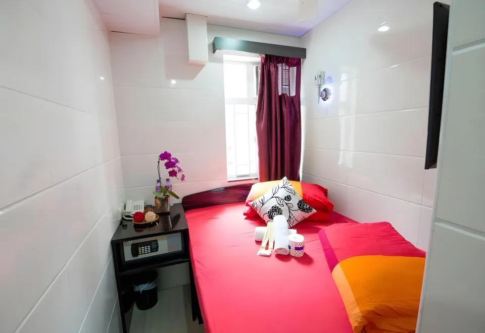 D Red Loft