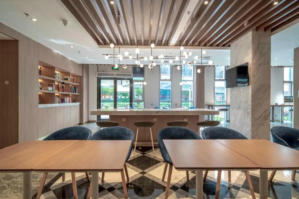 Holiday Inn Express Shanghai Jinqiao Central