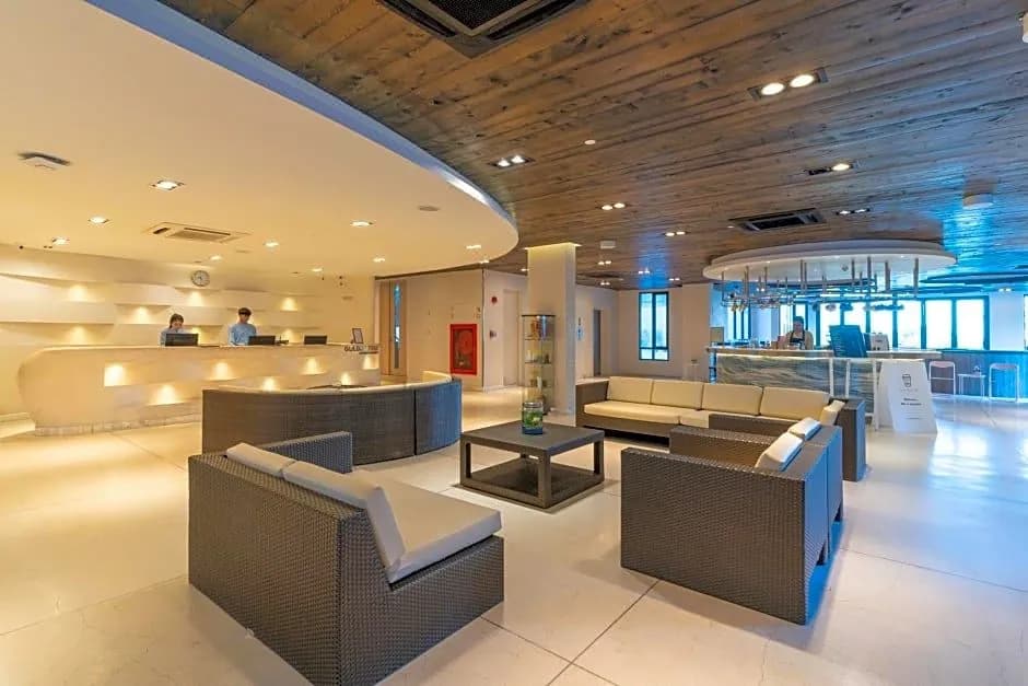 Golden Tulip Pattaya Beach Resort