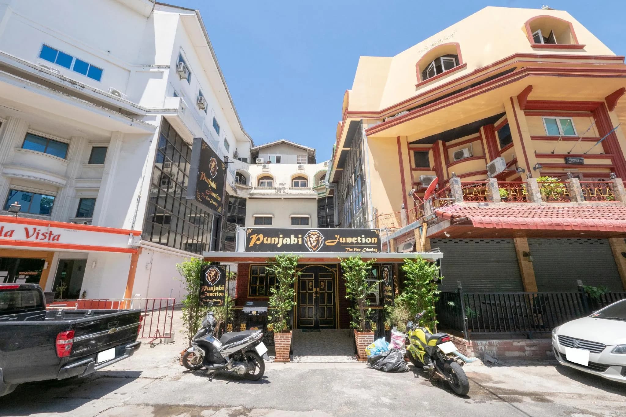 OYO 75328 Punjabi Junction