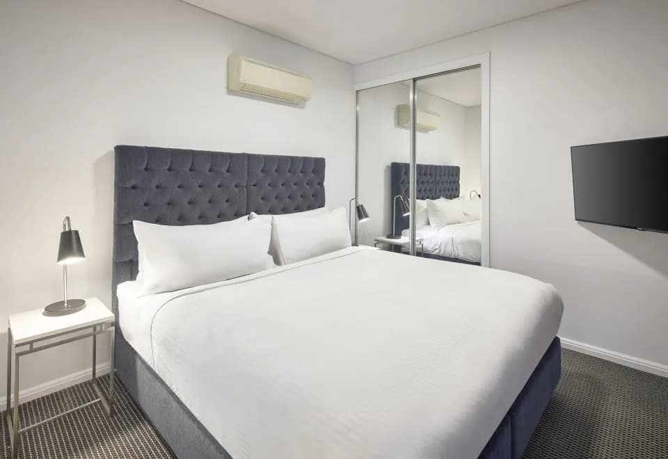 Meriton Suites Campbell Street, Sydney