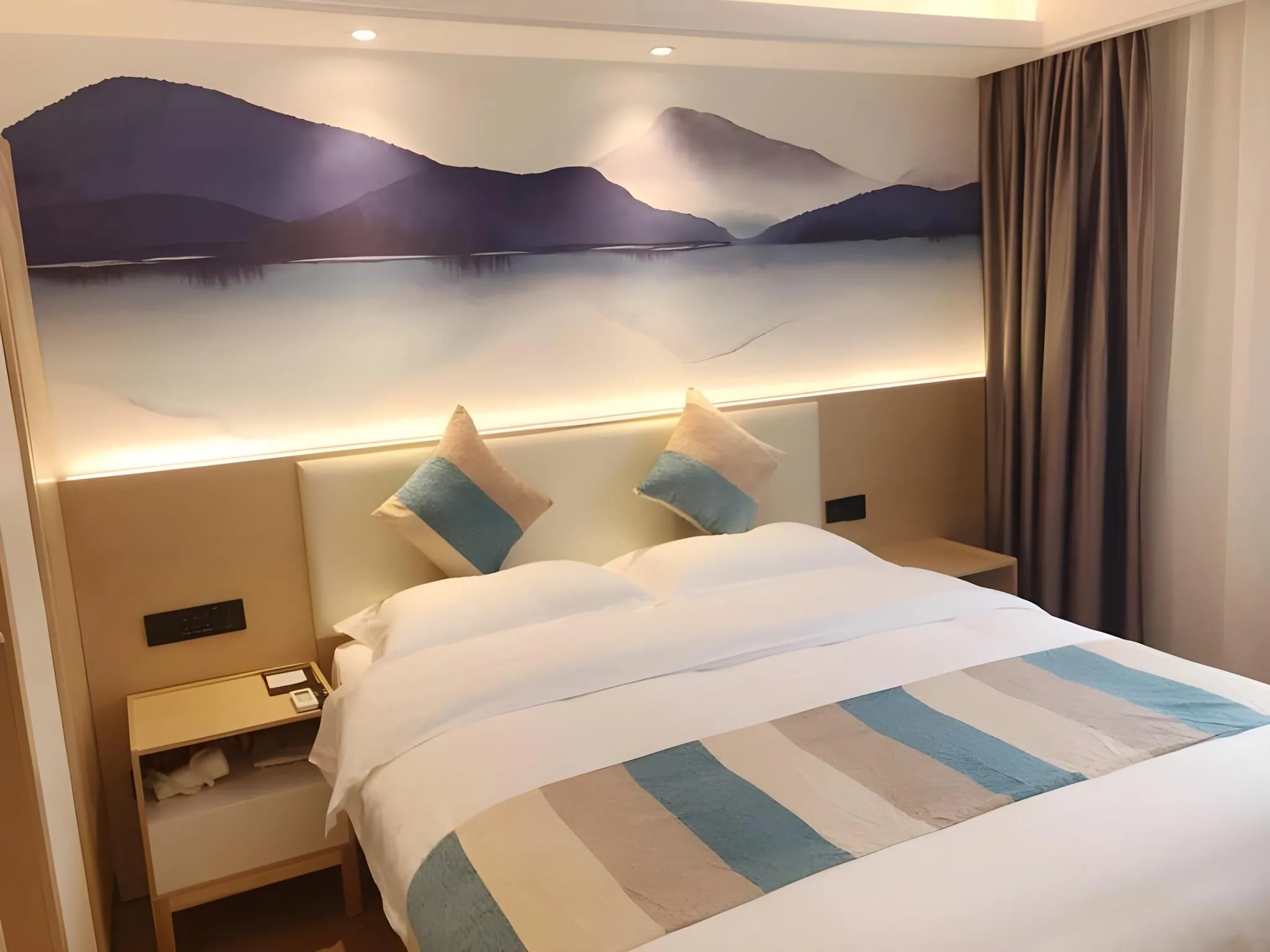 VX Hotel (Shanghai Railway Station Store)