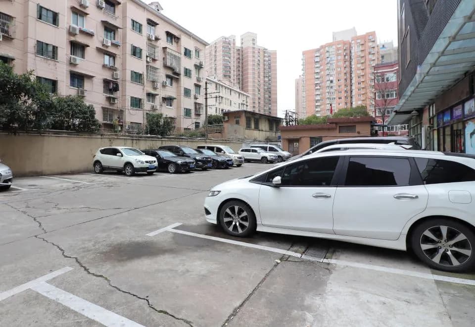 Meiyu Hotel (Shanghai Baoshan Road Metro Station)