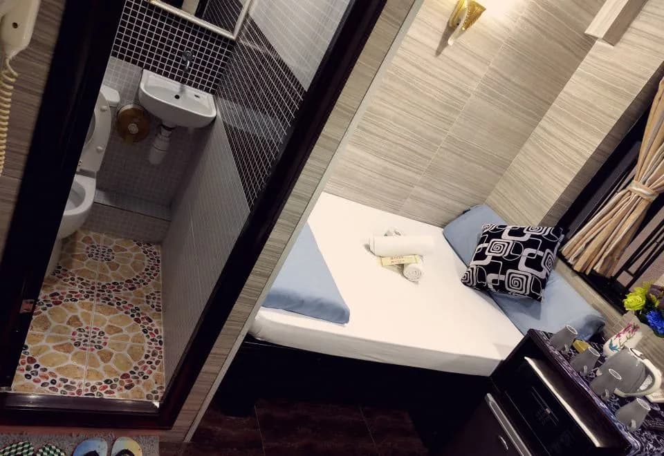 Paris Guest House (D2, 10/F)