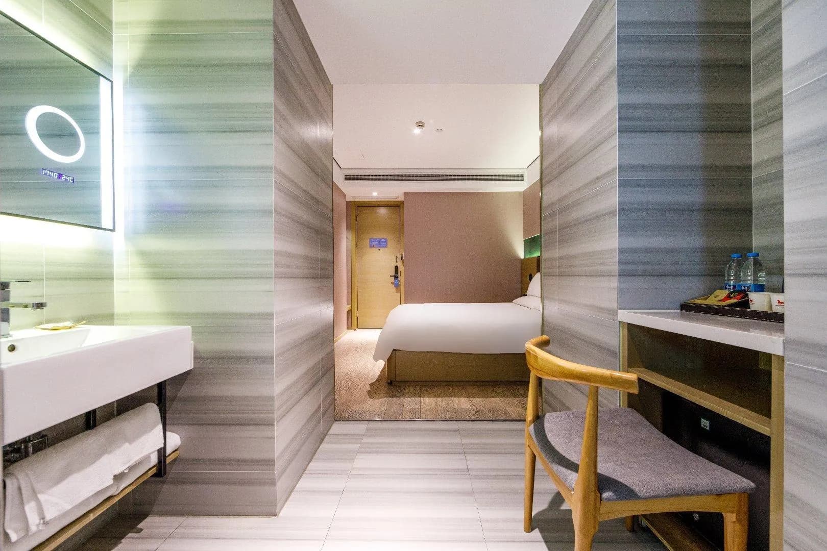 Hanting Youjia Hotel (Shanghai East Nanjing Road Branch)