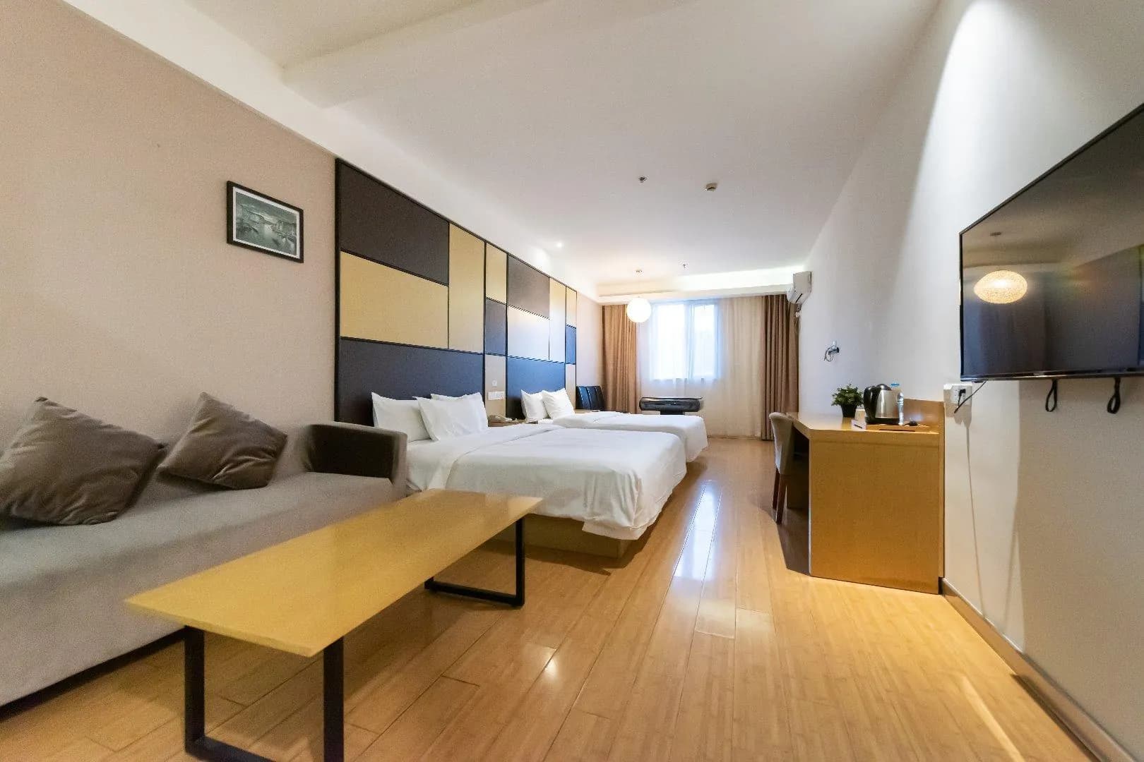Hanting Hotel (Shanghai Luoshan Road Metro Station)