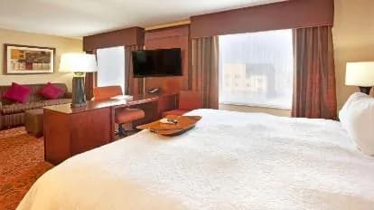 Kaixuanlong Hotel (Guangzhou Huanshi Road Ouzhuang Metro Station)