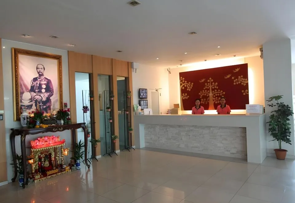 The Royalbee Aparthotel