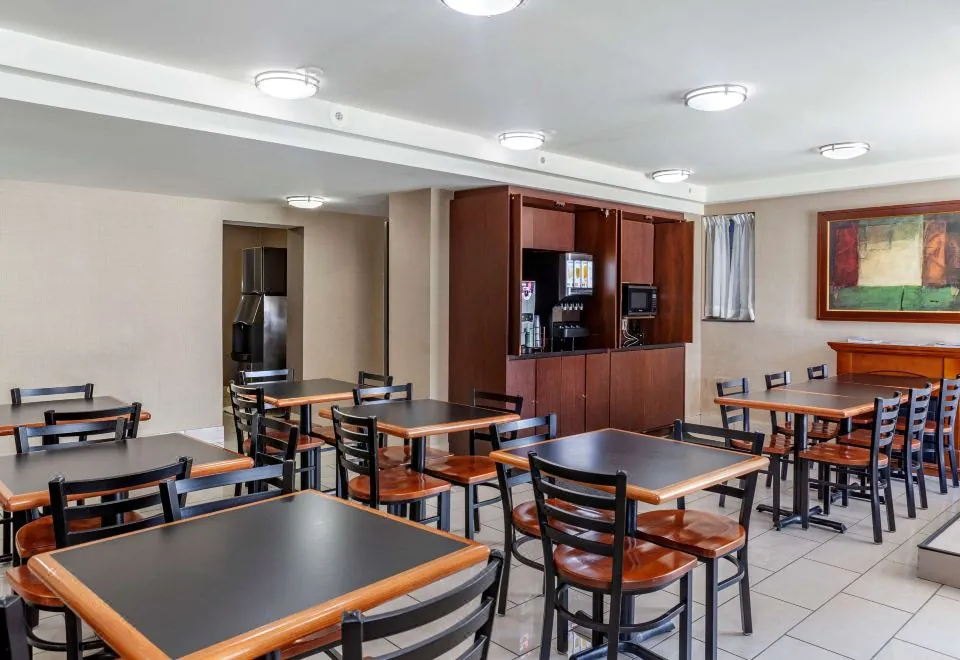 EconoLodge Downtown Toronto
